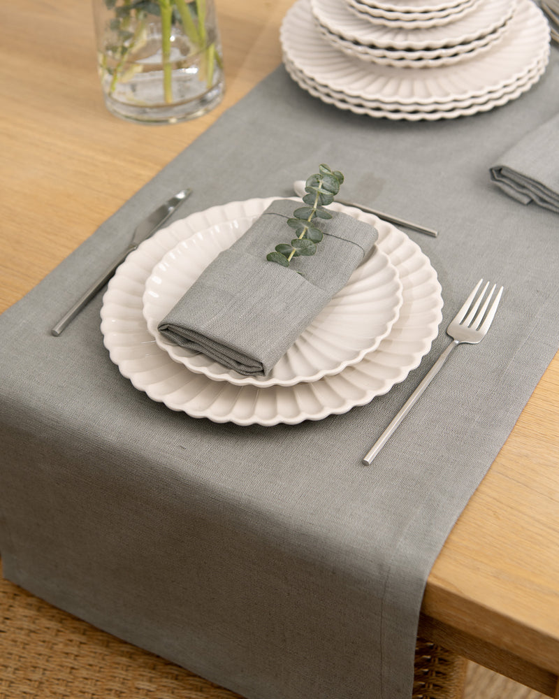 Linen napkins in dark gray set of 2