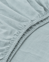 Linen fitted sheet in Glacier