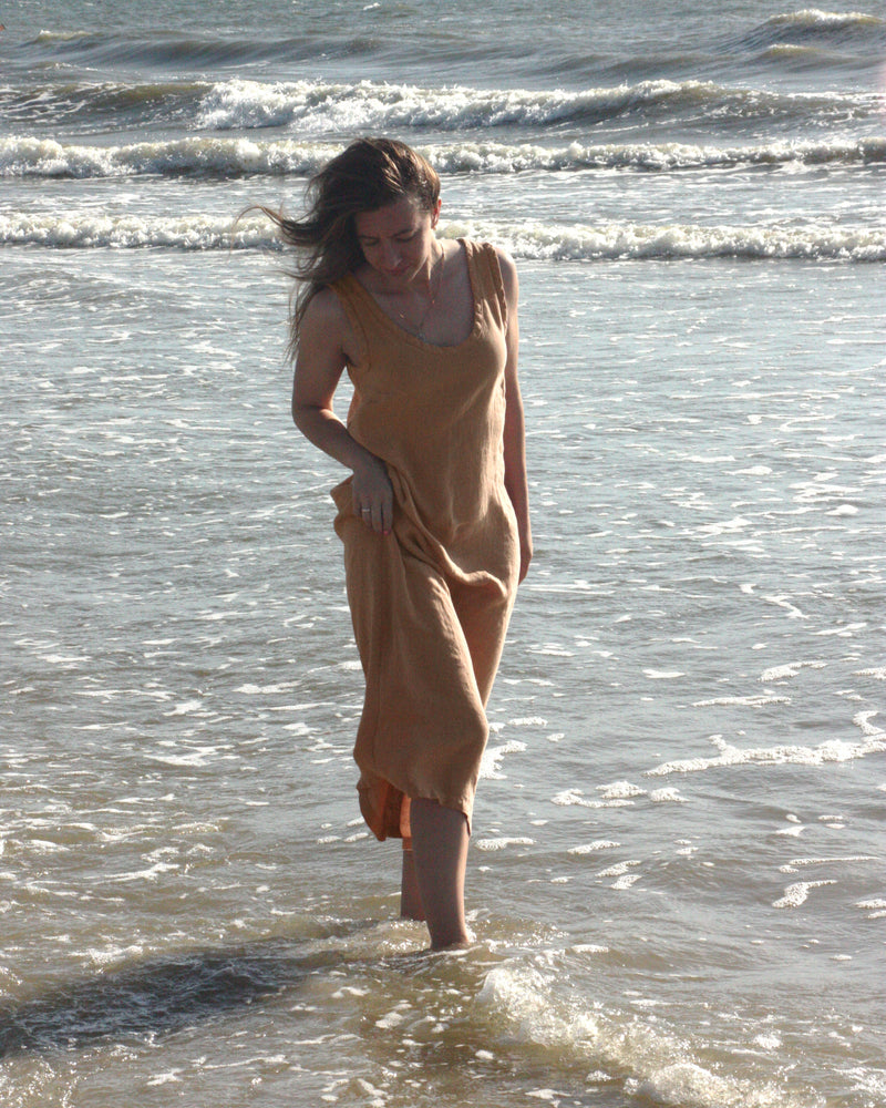Nida - Linen Dress in Peach
