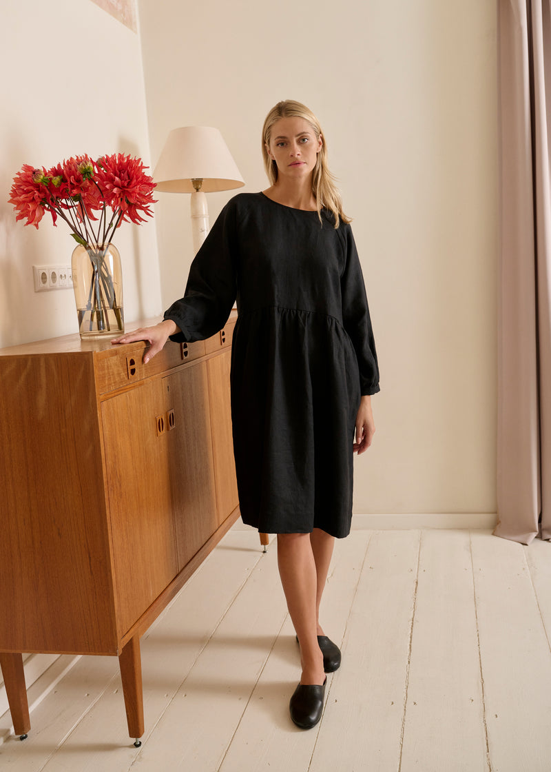 Linen Dress Capri in Black