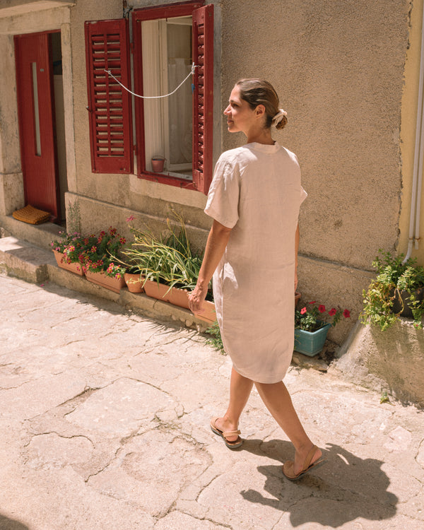 Carol linen dress in Beige