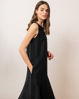 Kamala linen dress in black