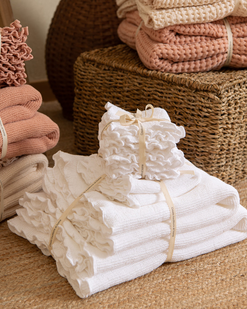 Face towel set in White (4 pcs)