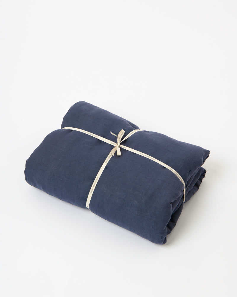 Quilted linen blanket in Blue