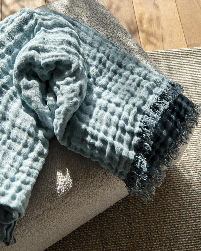 Double side linen blanket in sky blue color